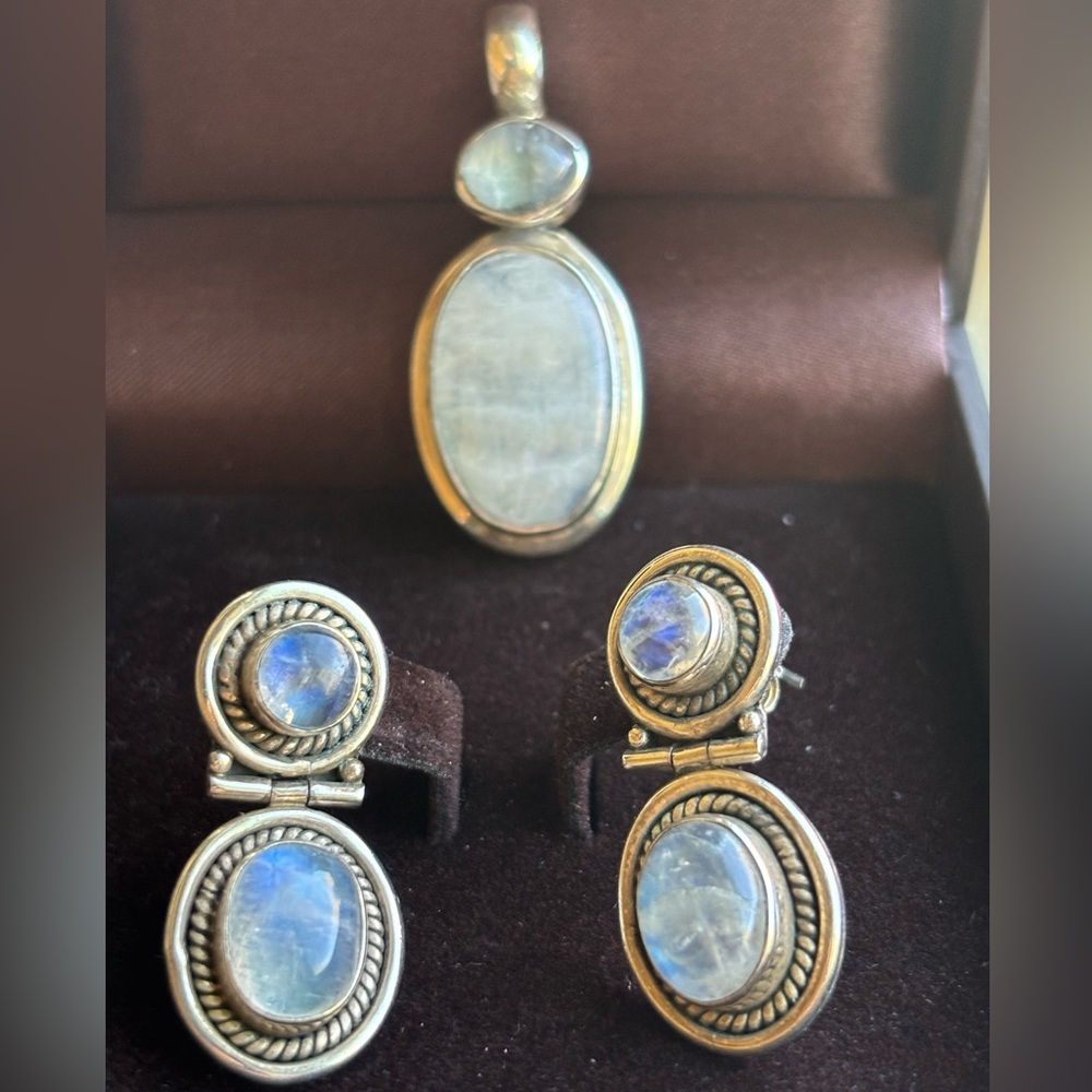 925 Silver & Moonstone earrings and pendant